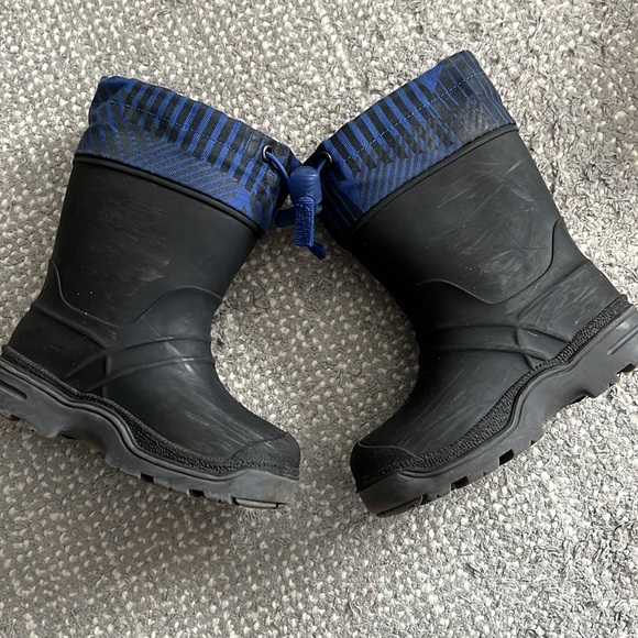 Toddler size 9 Kamik snowkone boots - Picture 4 of 10